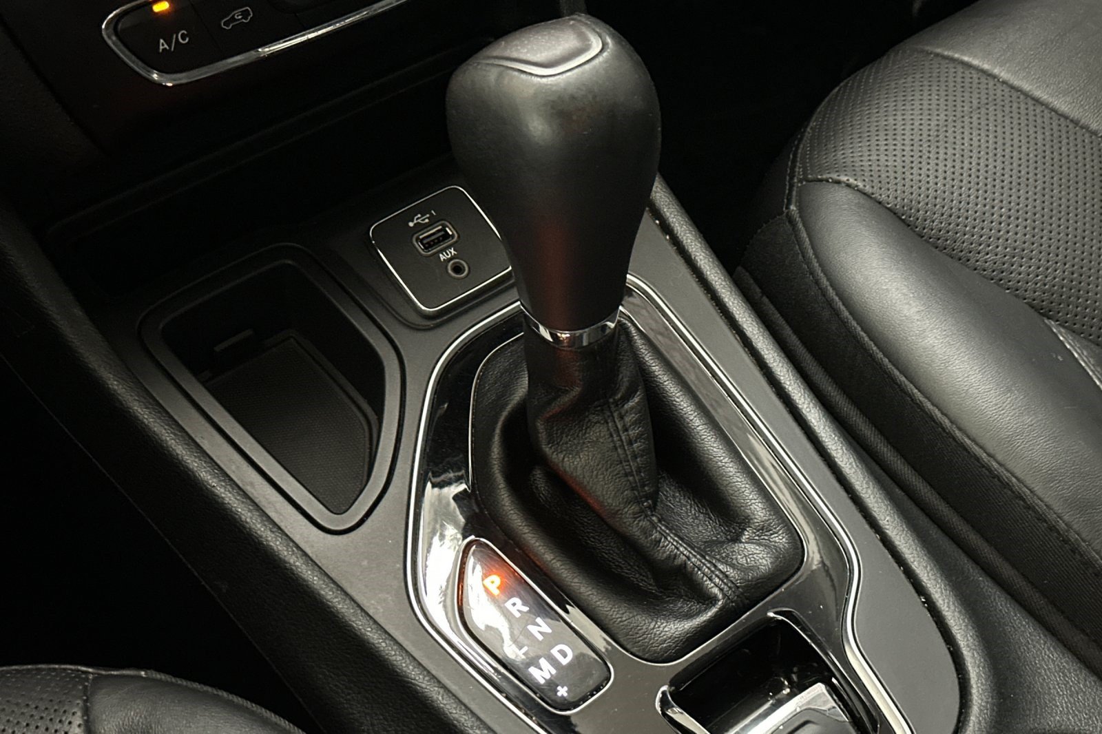 Used 2019 Jeep Cherokee Limited FWD image 18