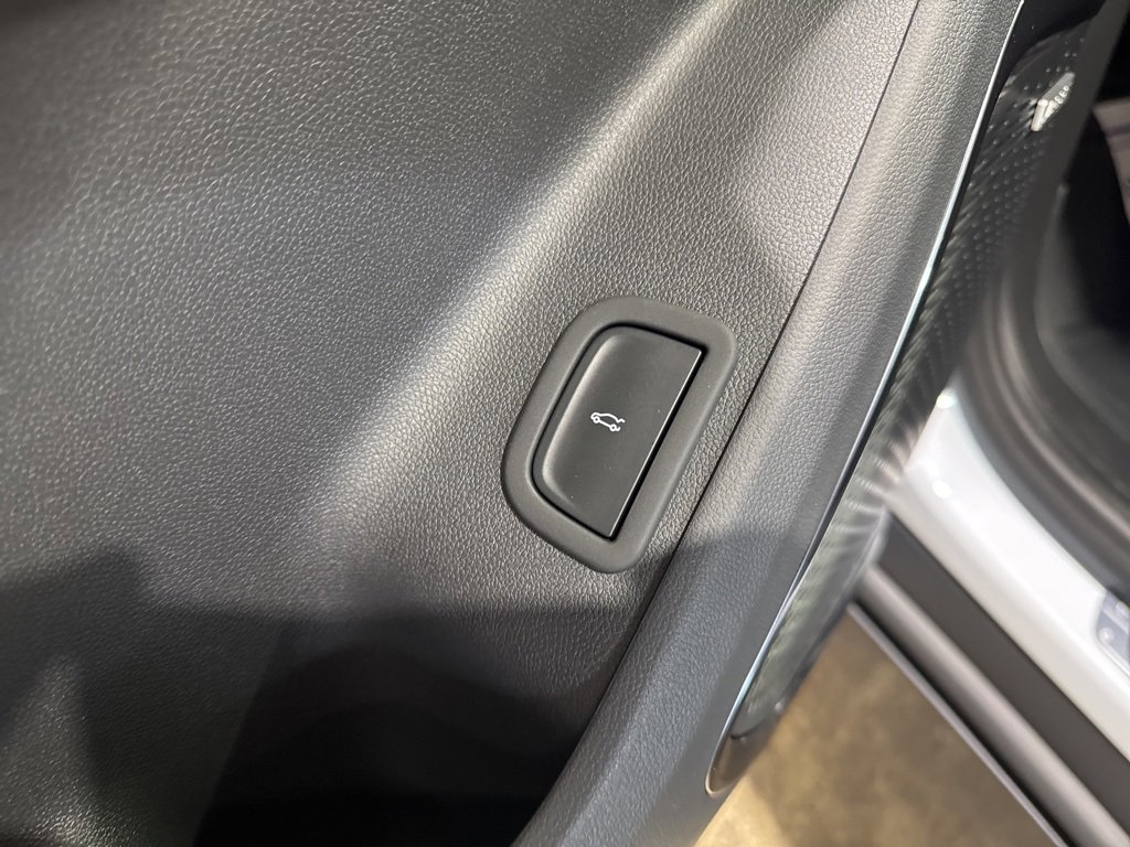 New 2026 GMC Acadia AT4 w/ LPO, Floor Liner Package image 20