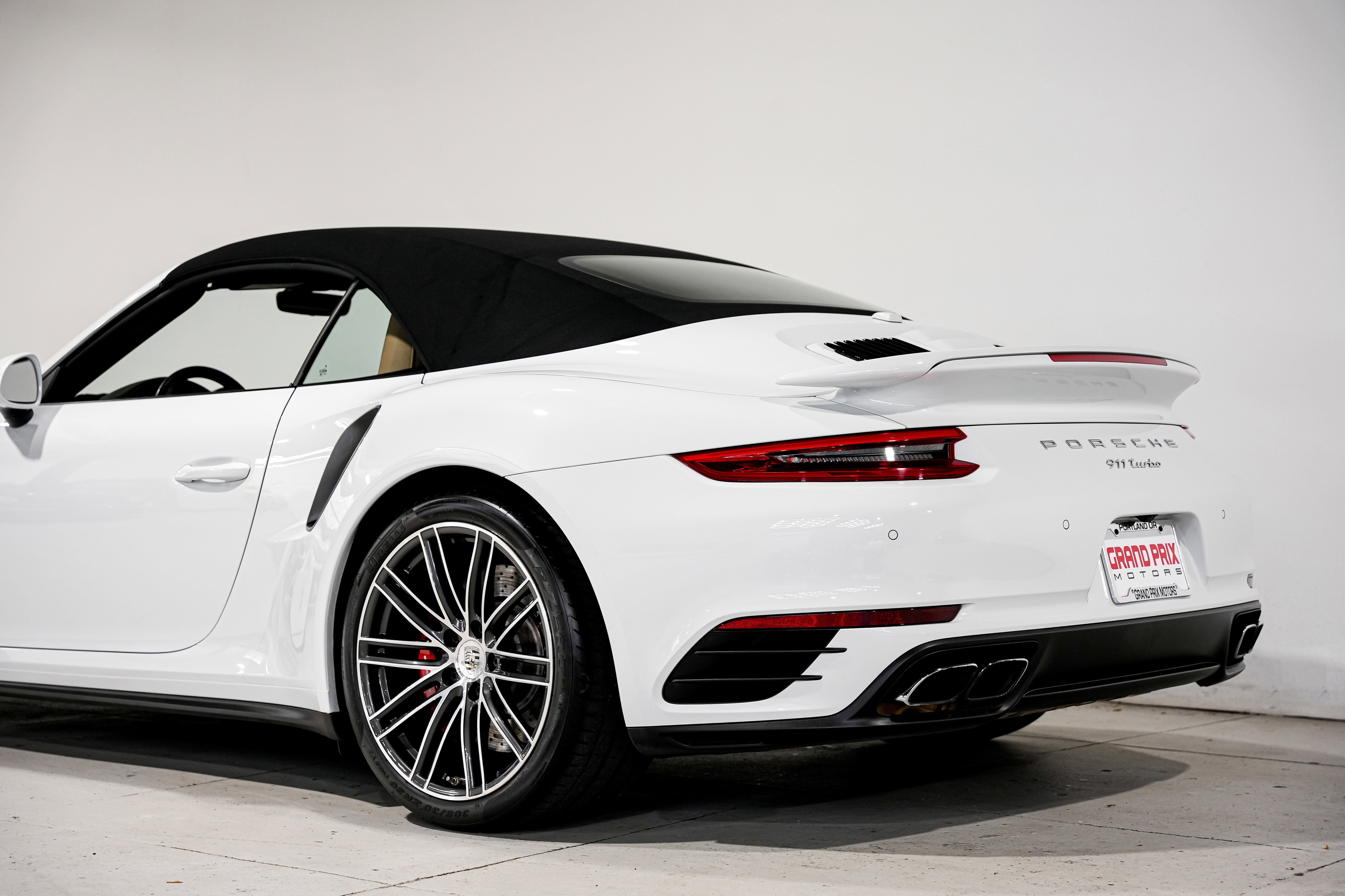 Used 2018 Porsche 911 Turbo image 36