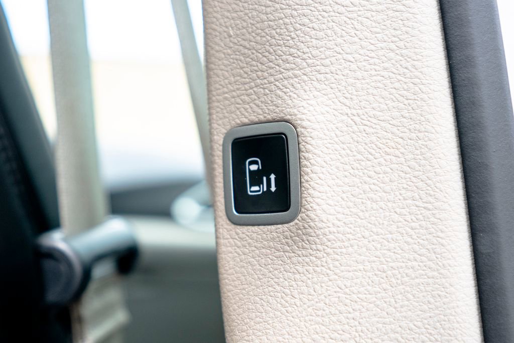 Used 2024 Chrysler Pacifica Touring-L image 40