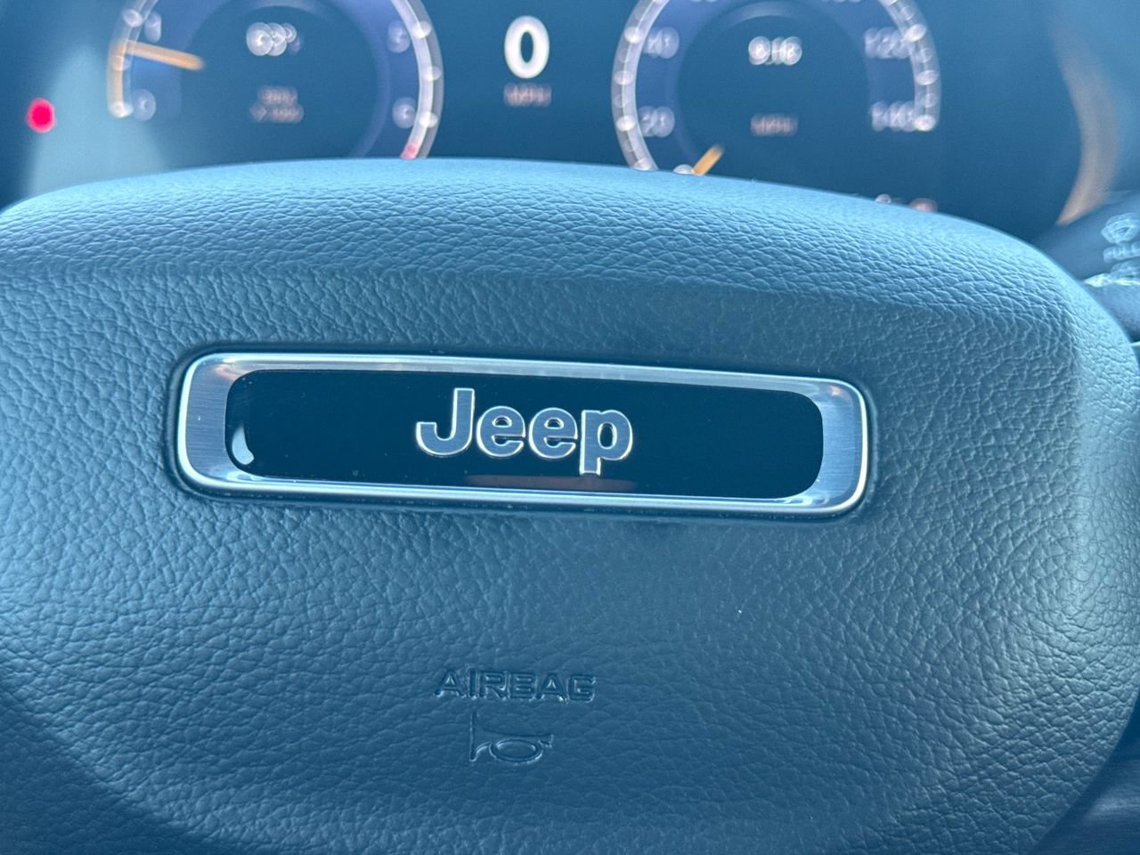 Used 2025 Jeep Grand Cherokee L Limited AWD/4WD image 29