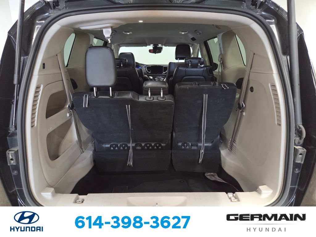 Used 2023 Chrysler Pacifica Touring-L FWD image 21