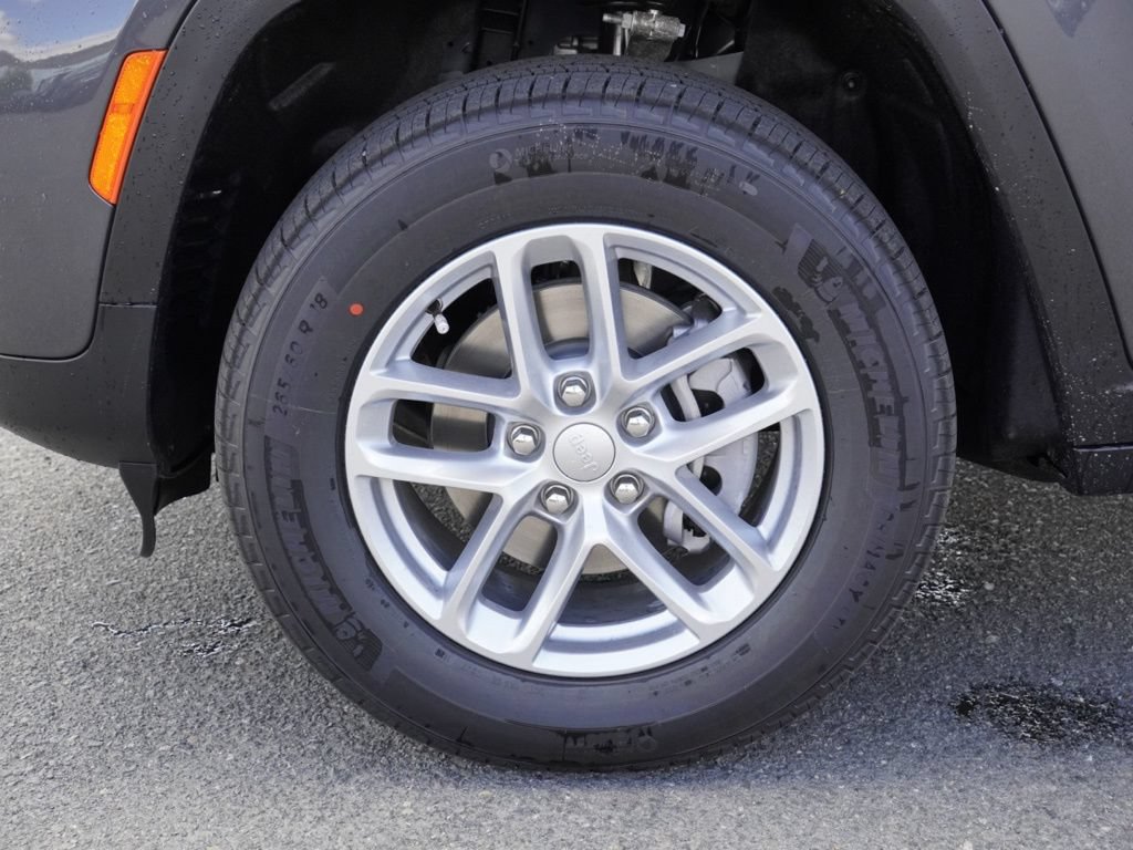New 2026 Jeep Grand Cherokee Laredo RWD image 10
