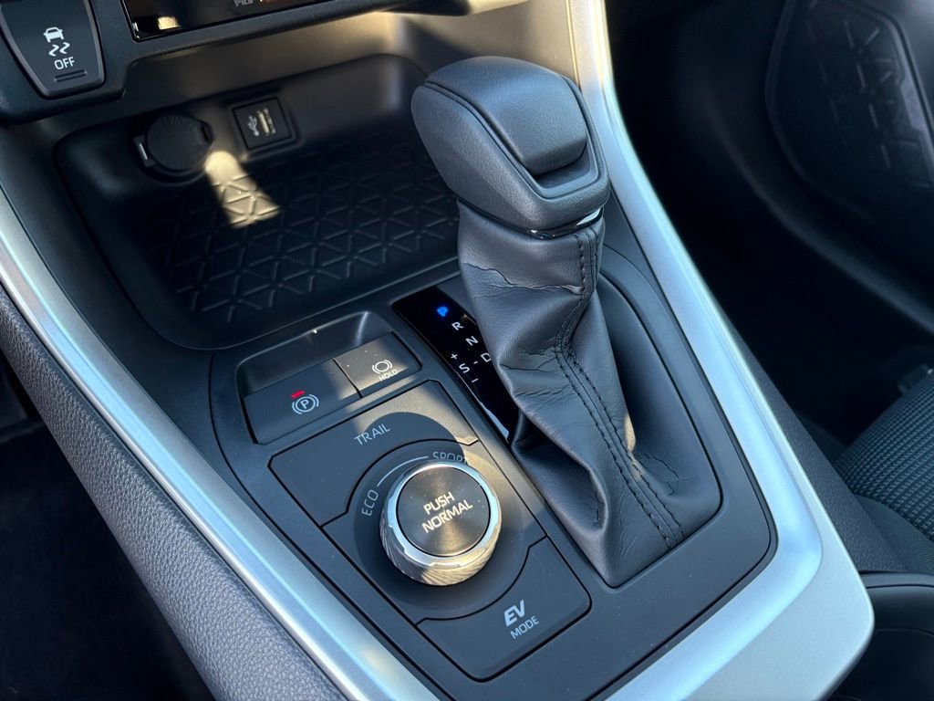 Used 2025 Toyota RAV4 LE image 23