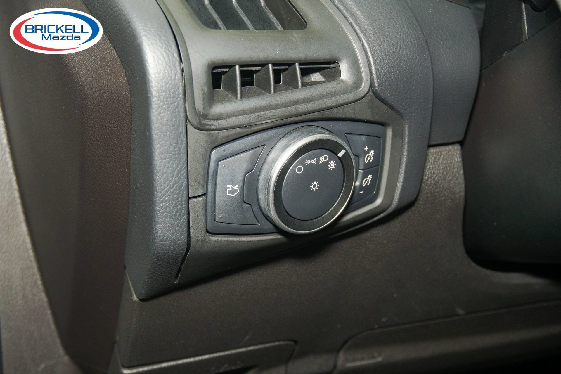 Used 2018 Ford Focus SE FWD image 28