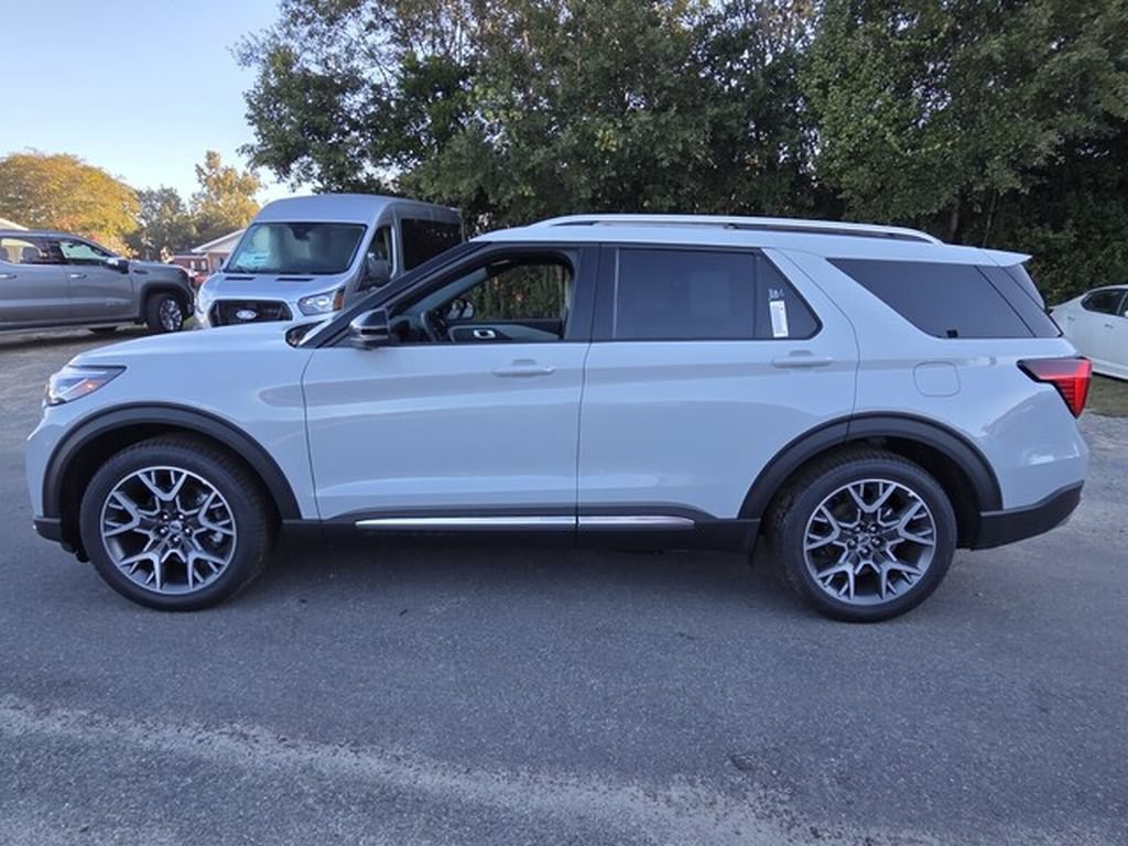 New 2027 Ford Explorer Platinum w/ 3.0L Ultimate Package RWD image 4