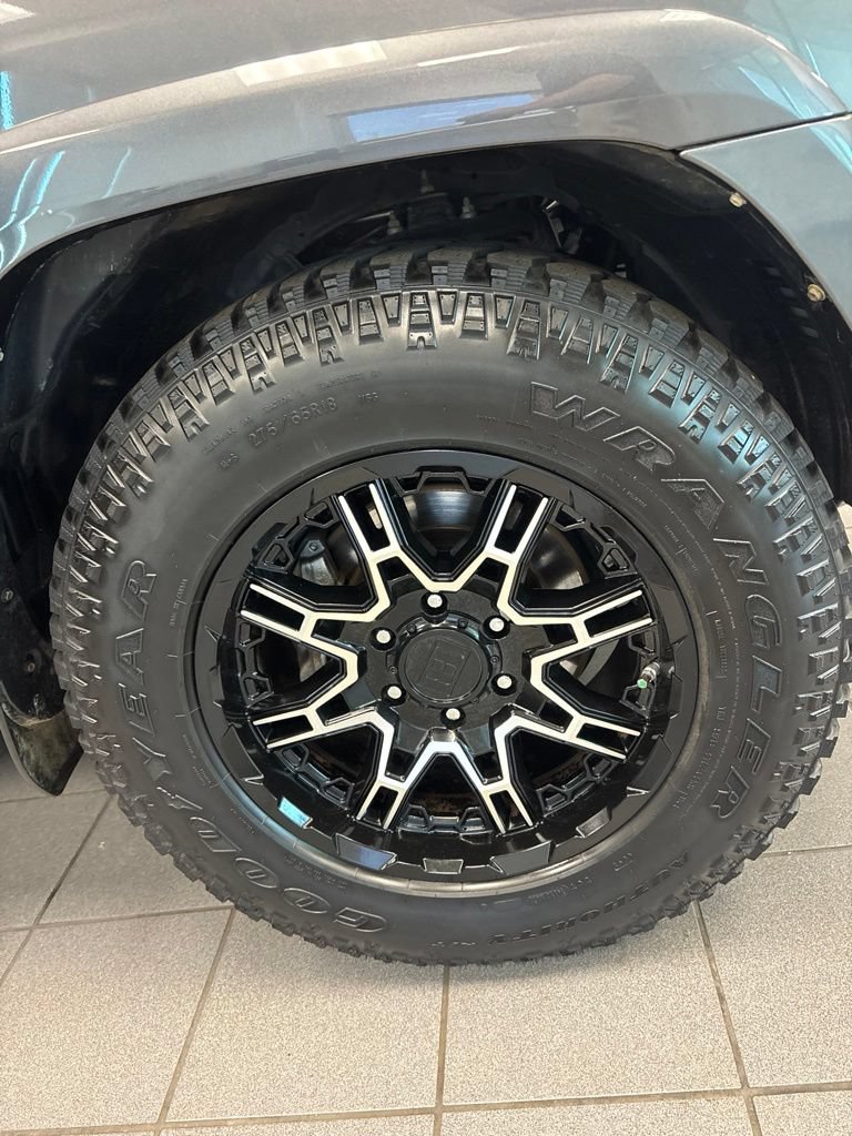 Used 2018 Toyota 4Runner SR5 Premium RWD image 10