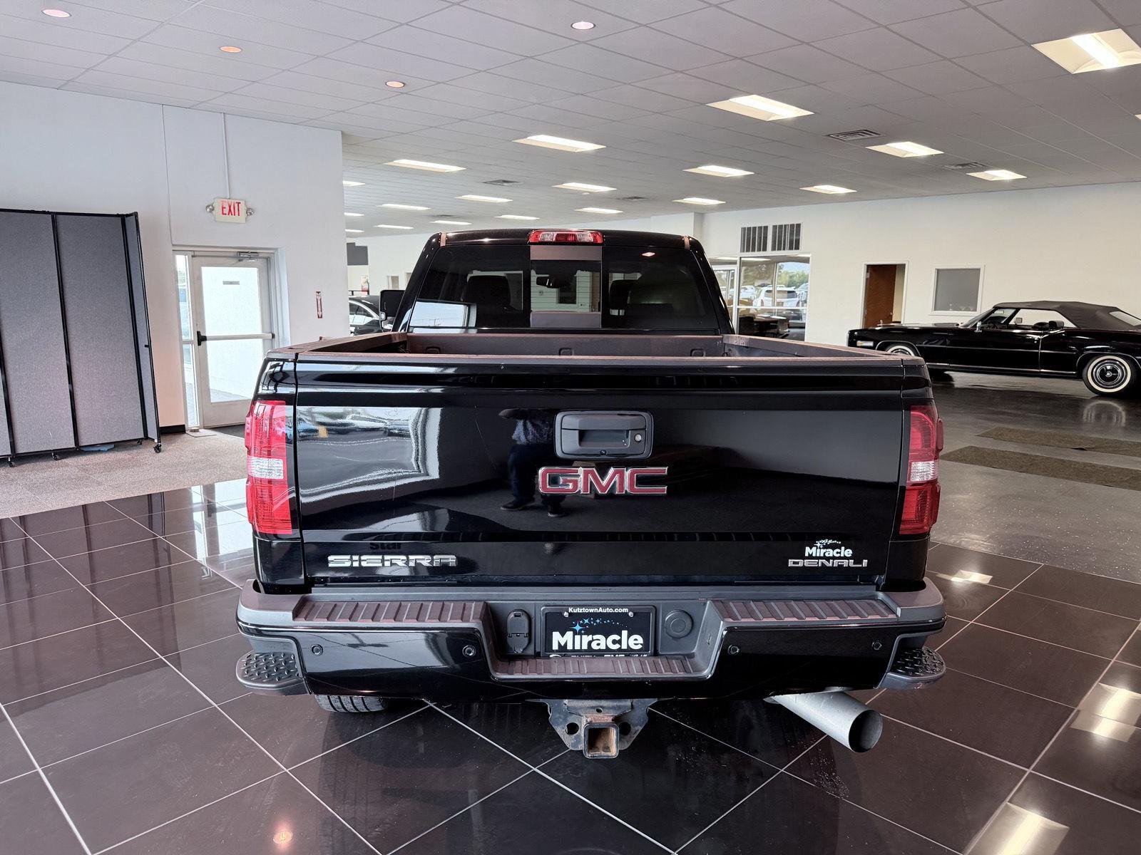 Used 2018 GMC Sierra 2500 Denali w/ Duramax Plus Package AWD/4WD image 14