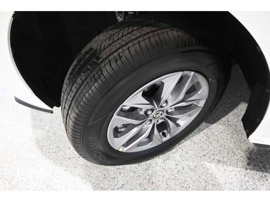 New 2026 Toyota Sienna LE FWD image 11