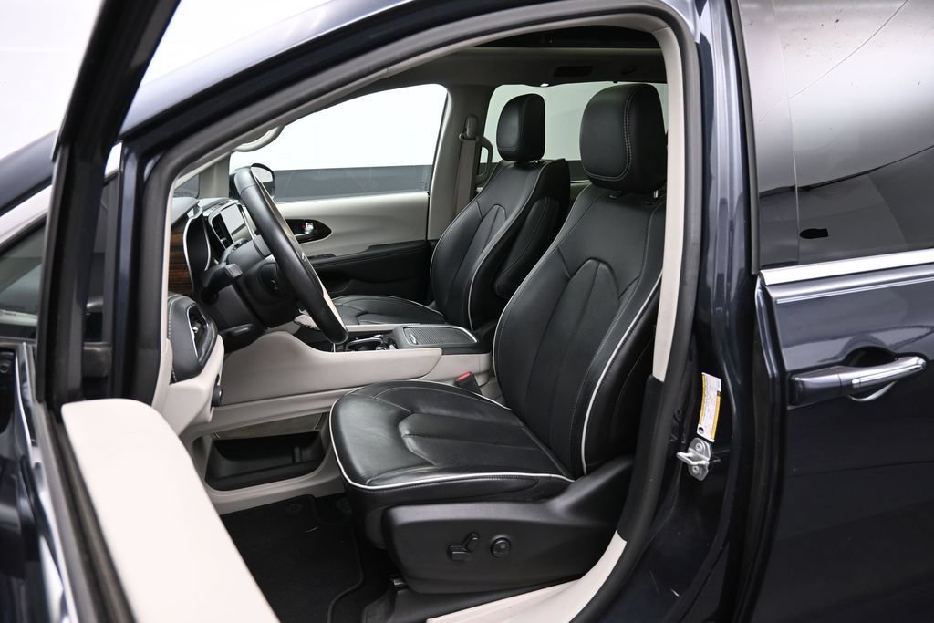 Used 2021 Chrysler Pacifica Limited w/ Premium & Safety Sphere Group FWD image 22