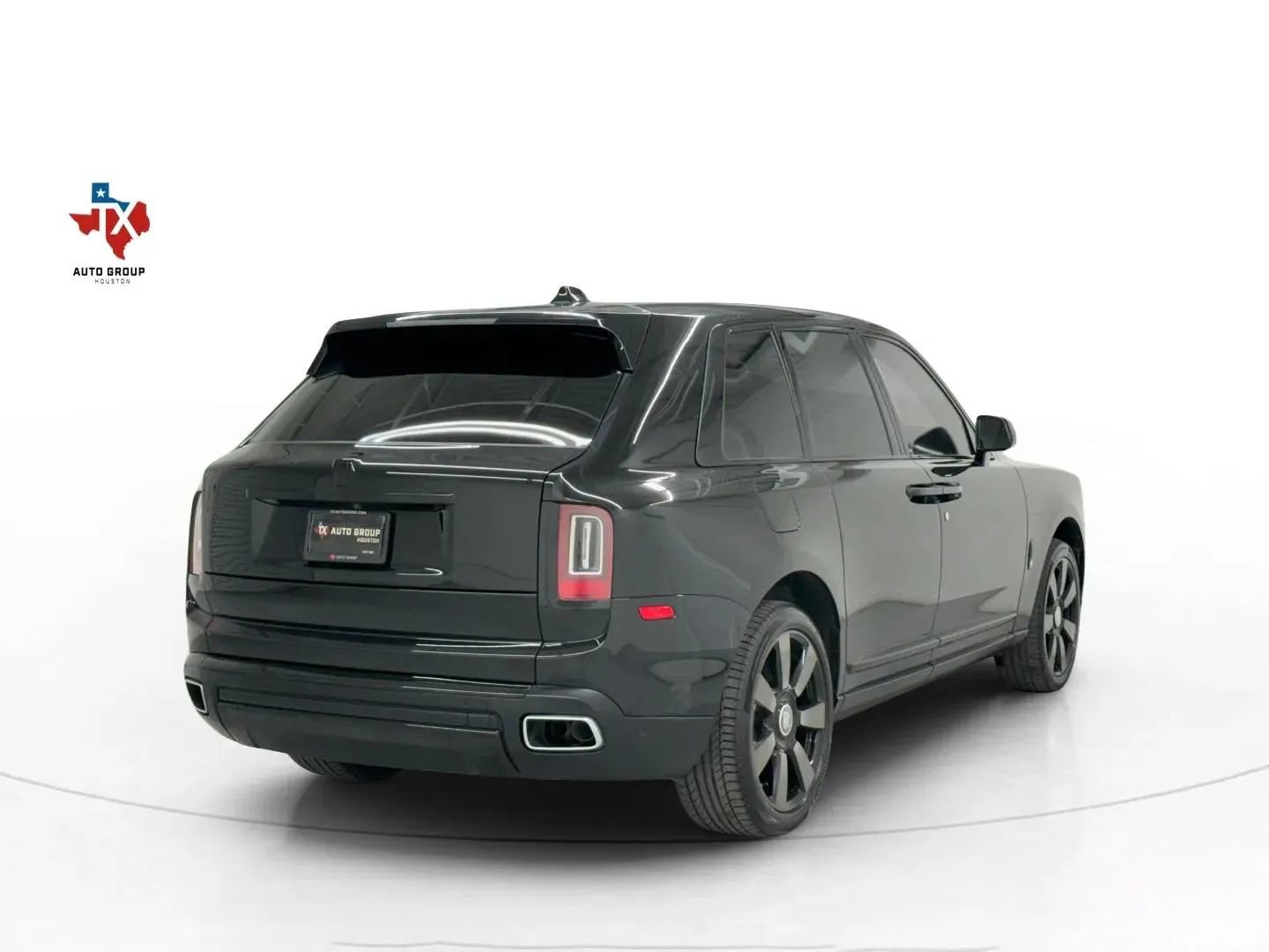 Used 2024 Rolls-Royce Cullinan image 6