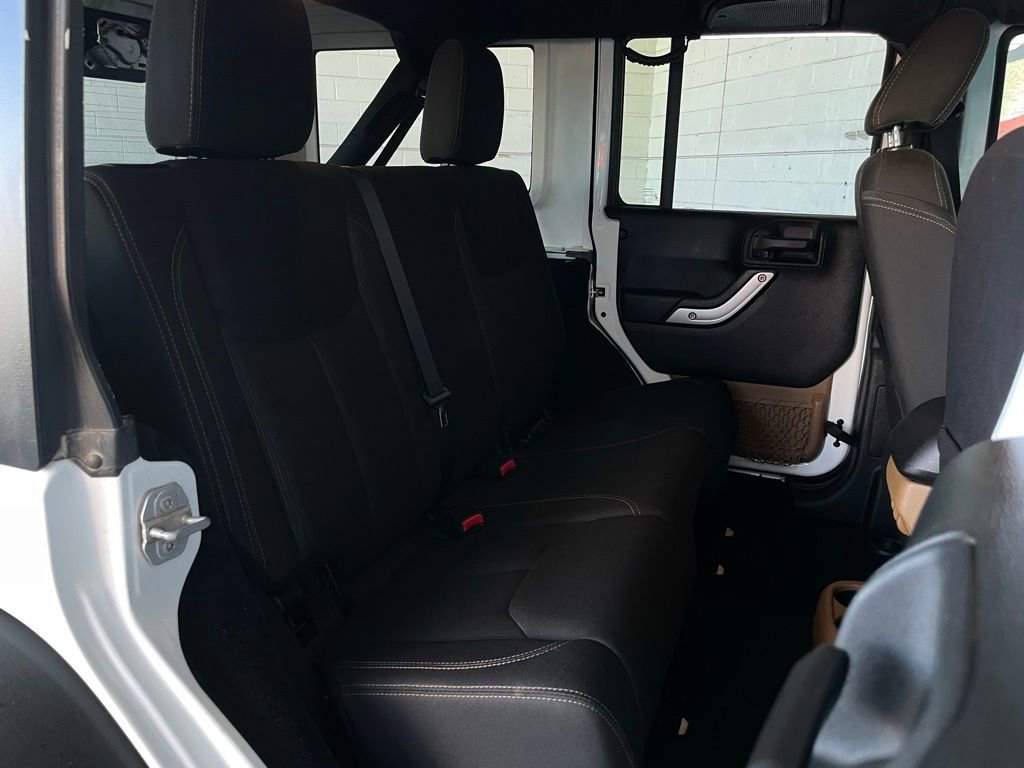 Used 2016 Jeep Wrangler Unlimited Rubicon w/ Connectivity Group image 16