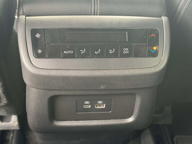 Used 2023 Nissan Pathfinder SL image 18