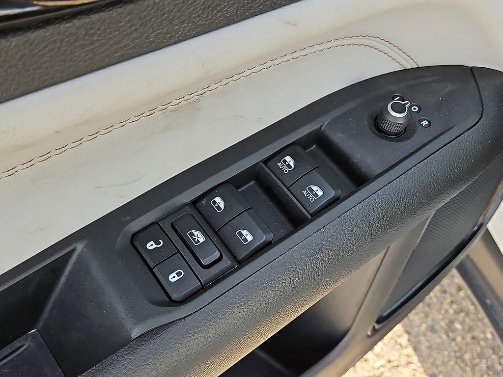 Used 2025 Jeep Compass Limited image 12