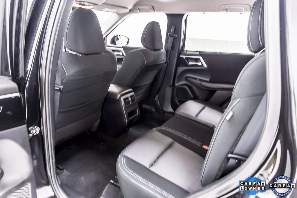 Used 2024 Mitsubishi Outlander ES image 28