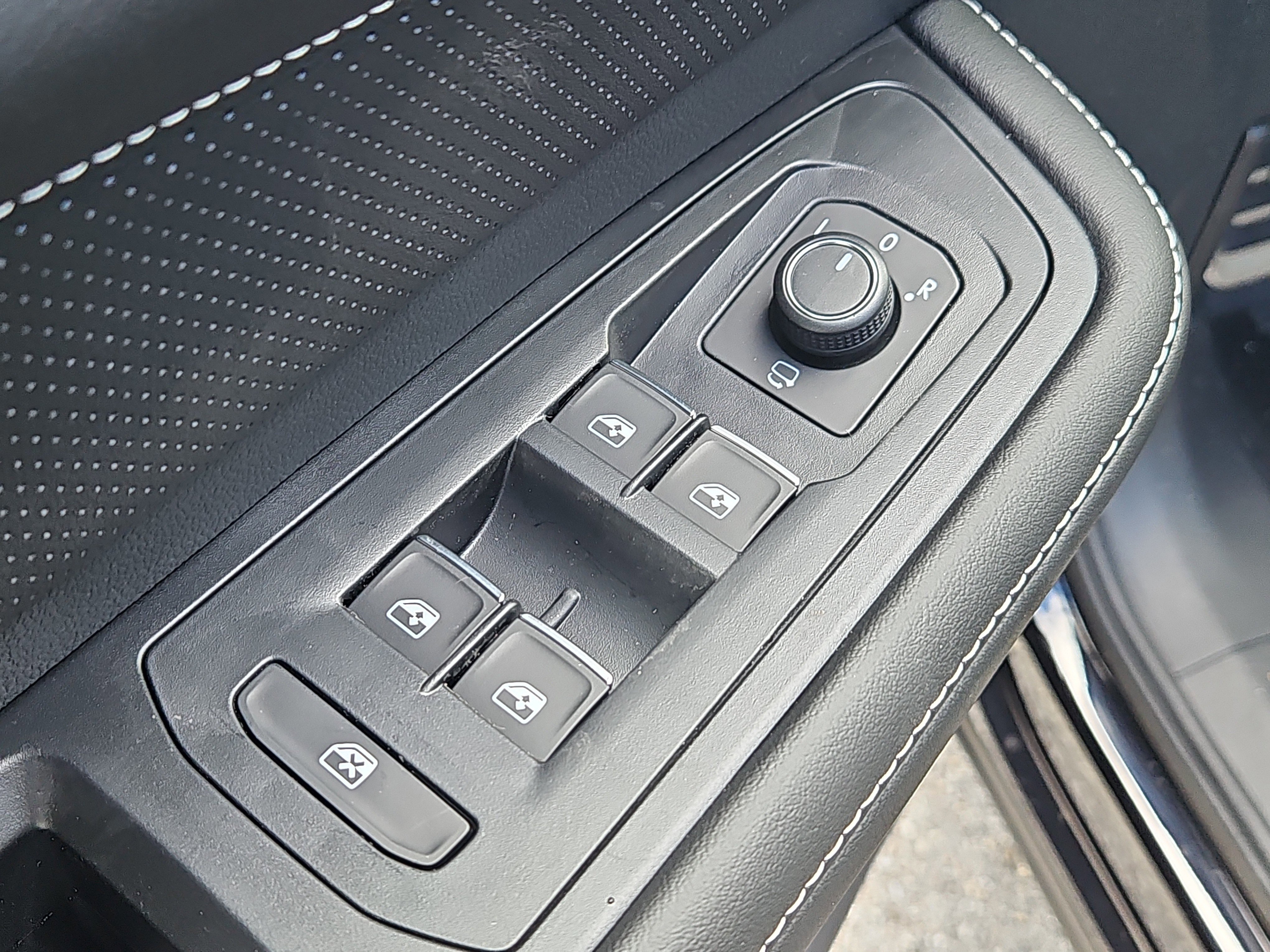 New 2026 Volkswagen Atlas Cross Sport SEL Premium R-Line image 7