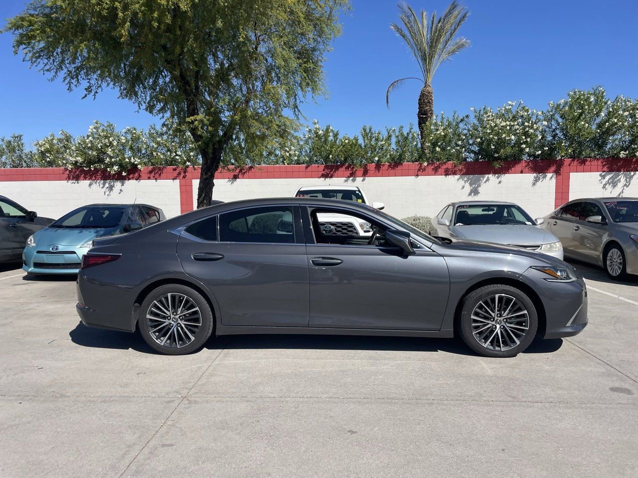 Used 2023 Lexus ES 350 350 w/ Premium Package image 3