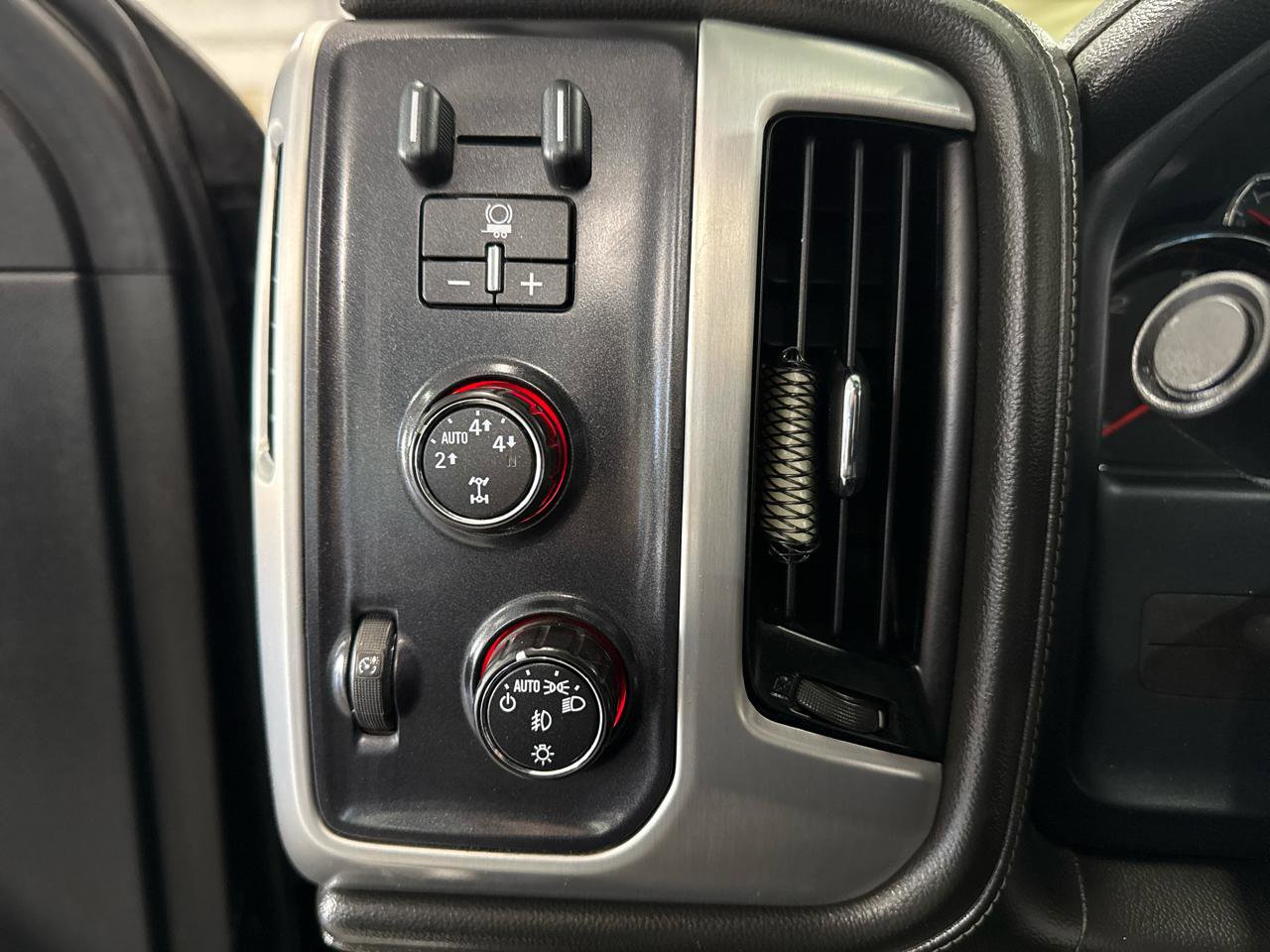 Used 2015 GMC Sierra 1500 SLT w/ SLT Crew Cab Value Package image 26