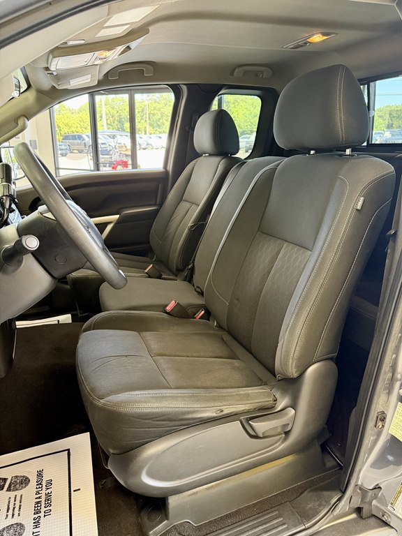 Used 2017 Nissan Titan SV RWD image 13
