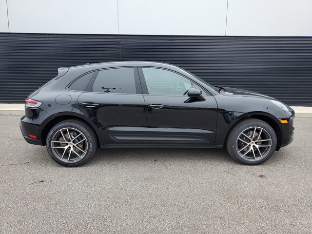 Used 2025 Porsche Macan image 8