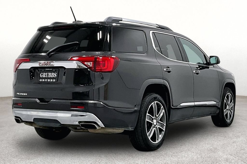 Used 2017 GMC Acadia Denali w/ Technology Package FWD image 2