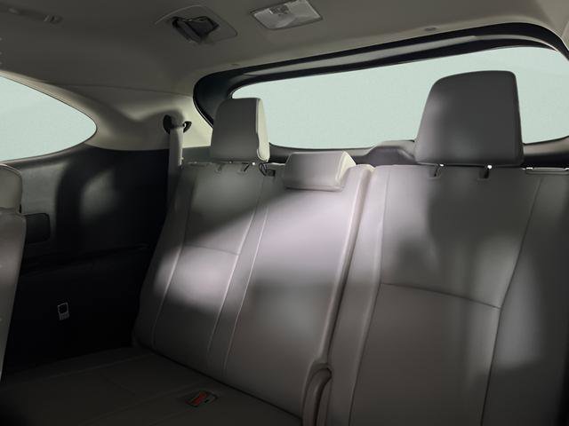 Used 2020 Toyota Highlander XLE image 24