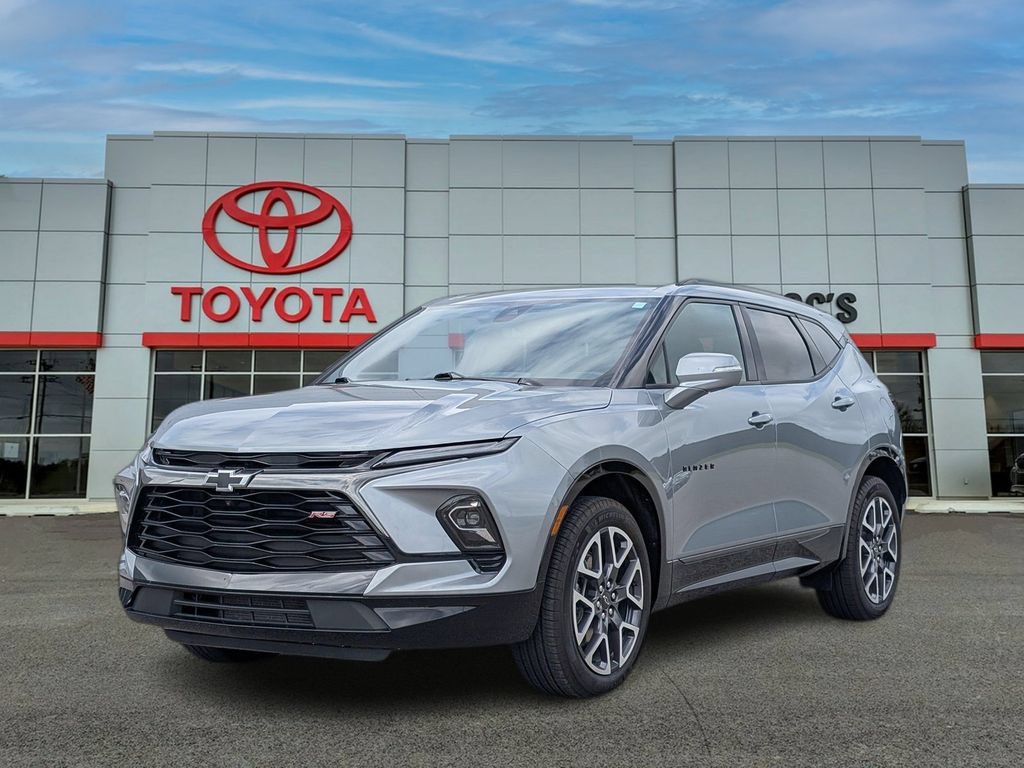 Used 2025 Chevrolet Blazer RS w/ Driver Confidence II Package FWD image 1