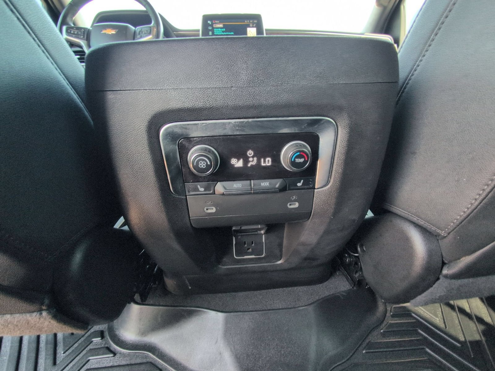Used 2023 Chevrolet Suburban Premier AWD/4WD image 26