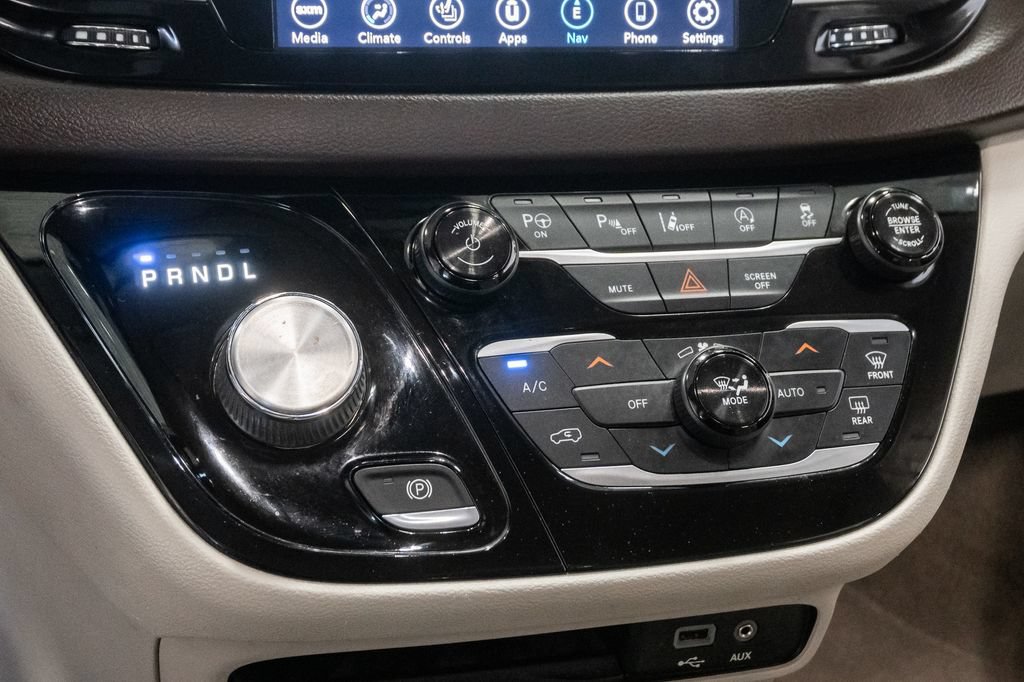Used 2019 Chrysler Pacifica Touring-L Plus w/ Advanced Safetytec Group FWD image 21