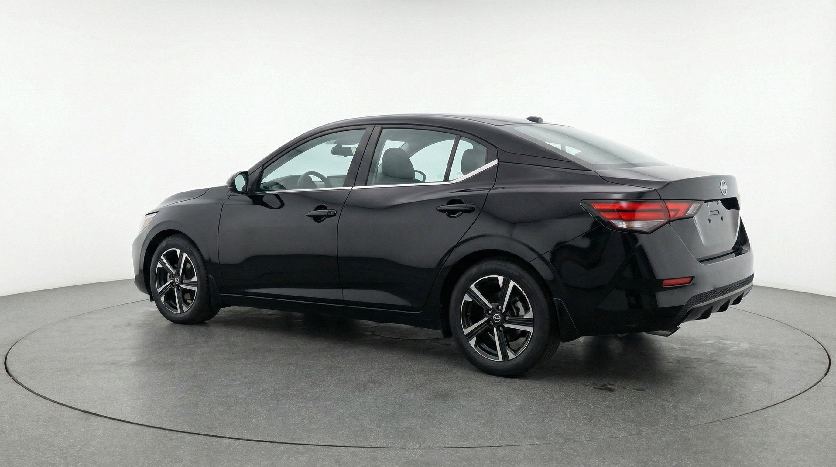 Used 2025 Nissan Sentra SV image 6