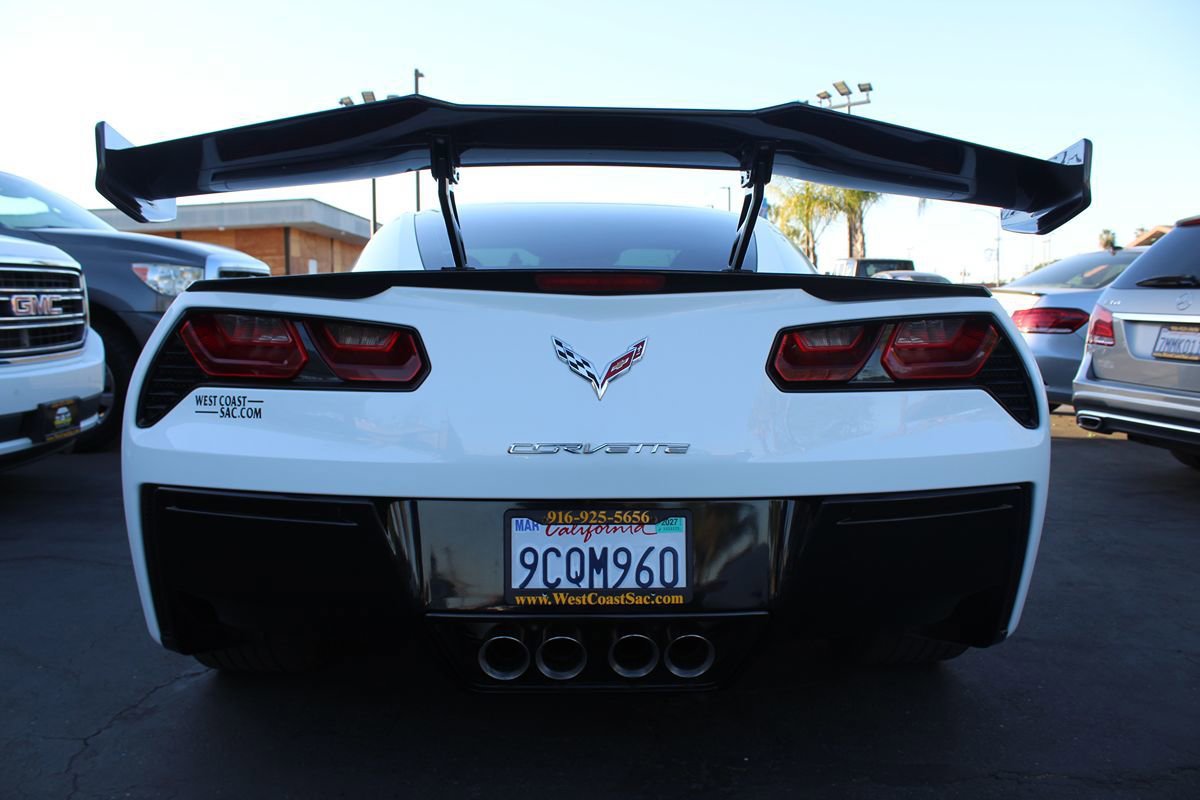 Used 2018 Chevrolet Corvette Stingray Coupe w/ 1LT RWD image 16