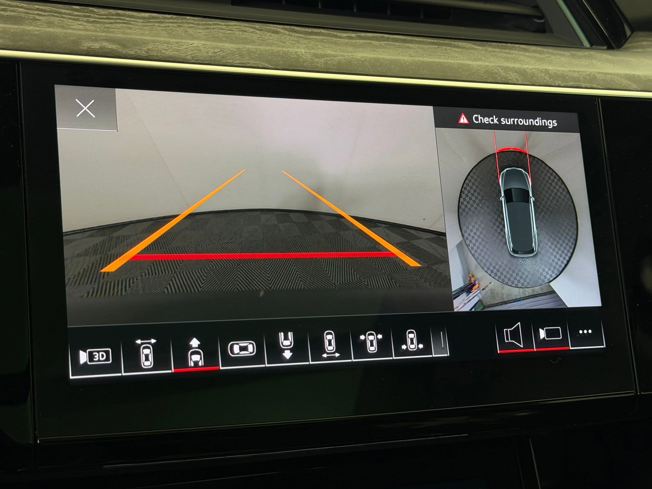 Used 2022 Audi e-tron Premium w/ Convenience Plus Package image 25