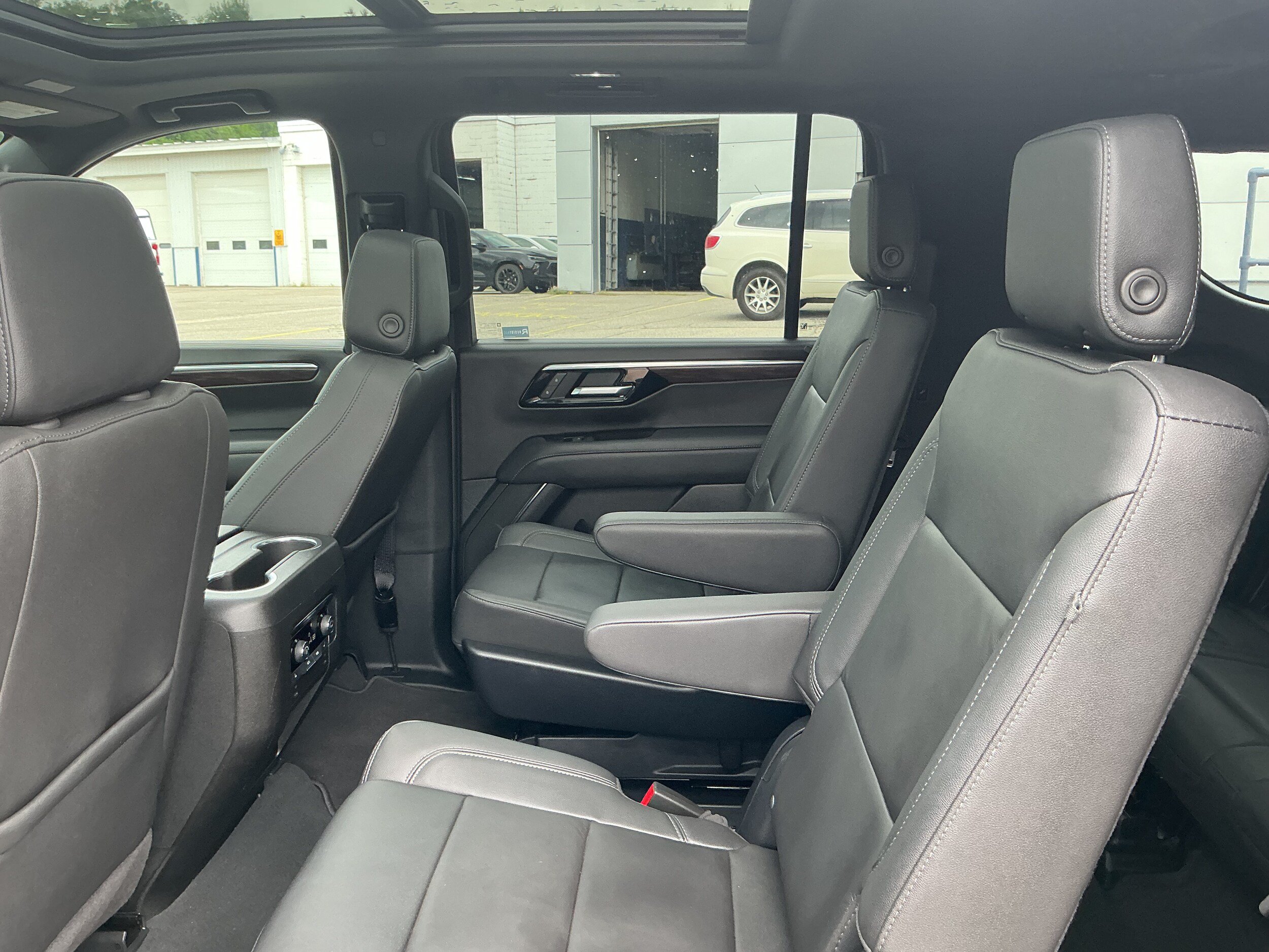Certified 2025 Chevrolet Suburban LT w/ Comfort Package AWD/4WD image 12