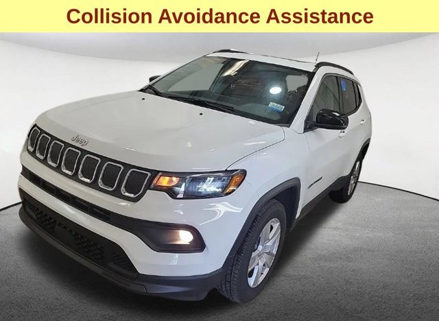 Used 2022 Jeep Compass Latitude w/ Sun and Sound Group AWD/4WD image 7