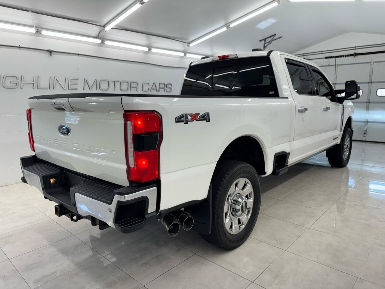 Used 2023 Ford F350 Lariat w/ Lariat Ultimate Package AWD/4WD image 4