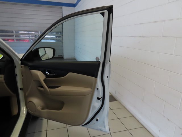 Used 2020 Nissan Rogue SV w/ Premium Package image 28