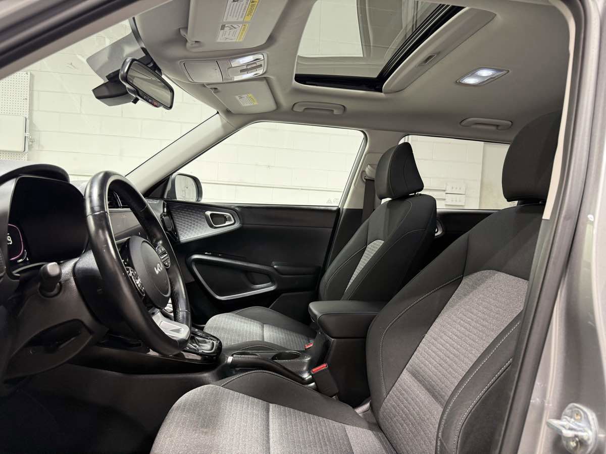 Used 2023 Kia Soul EX image 16