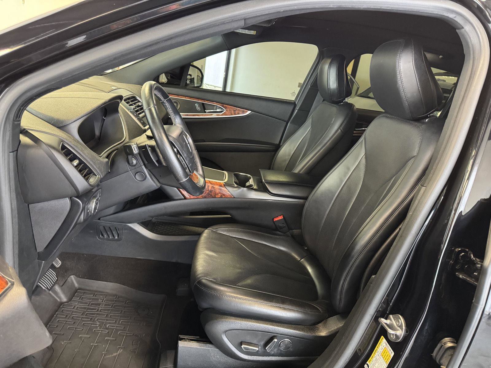 Used 2020 Lincoln Nautilus Reserve w/ Monochromatic Package image 17