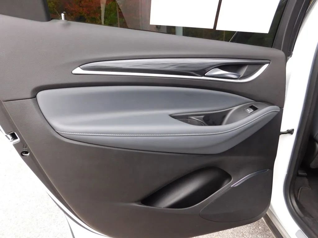 Used 2024 Buick Enclave Premium image 11