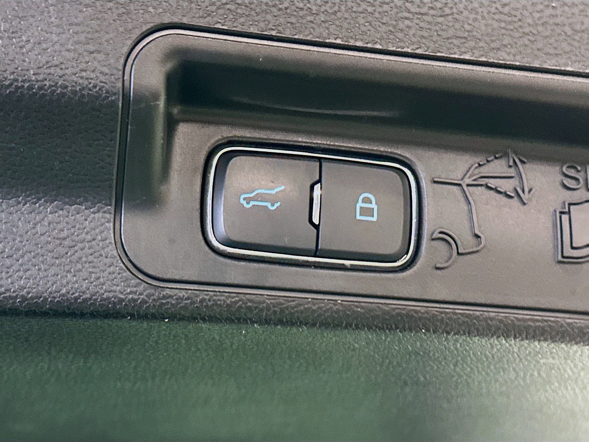 Used 2024 Ford Explorer XLT w/ Equipment Group 202A image 30