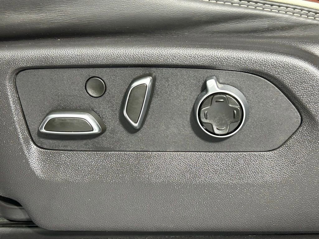 Used 2024 GMC Sierra 3500 Denali Ultimate image 32