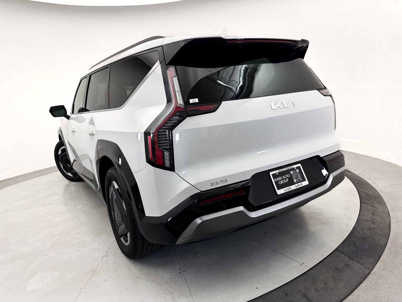 Used 2024 Kia EV9 Wind image 10