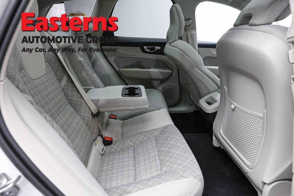 Used 2022 Volvo XC60 B5 Momentum AWD/4WD image 26