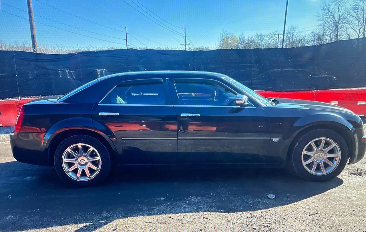 Used 2006 Chrysler 300 C w/ Navigation & Sound Group II image 2