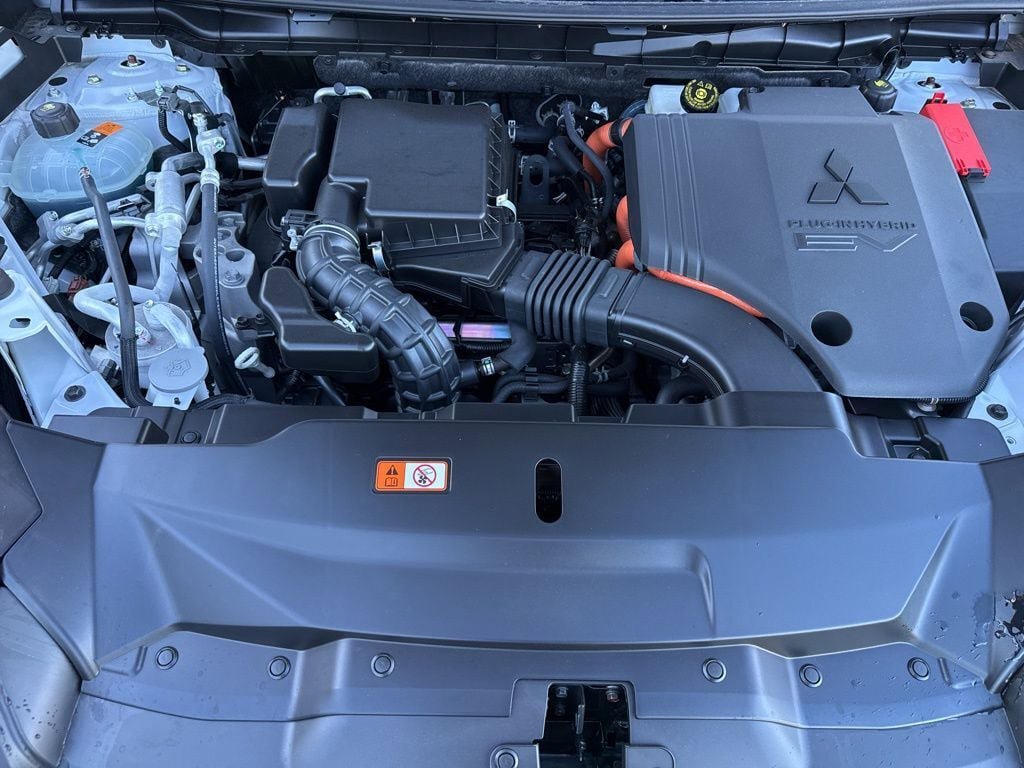 New 2025 Mitsubishi Outlander SE image 31