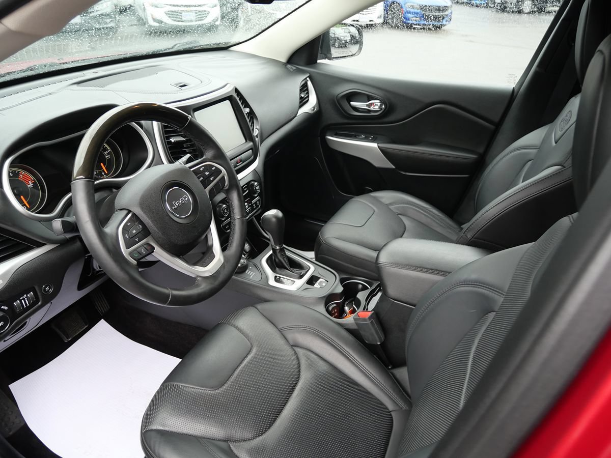 Used 2016 Jeep Cherokee Overland AWD/4WD image 9