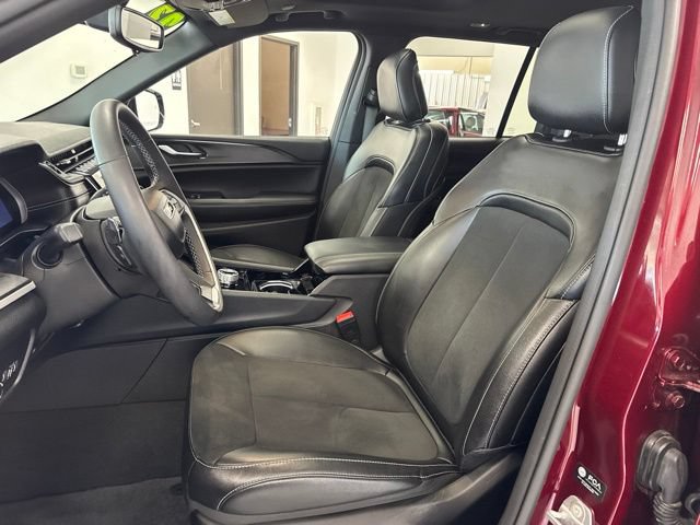 Used 2023 Jeep Grand Cherokee Altitude AWD/4WD image 18