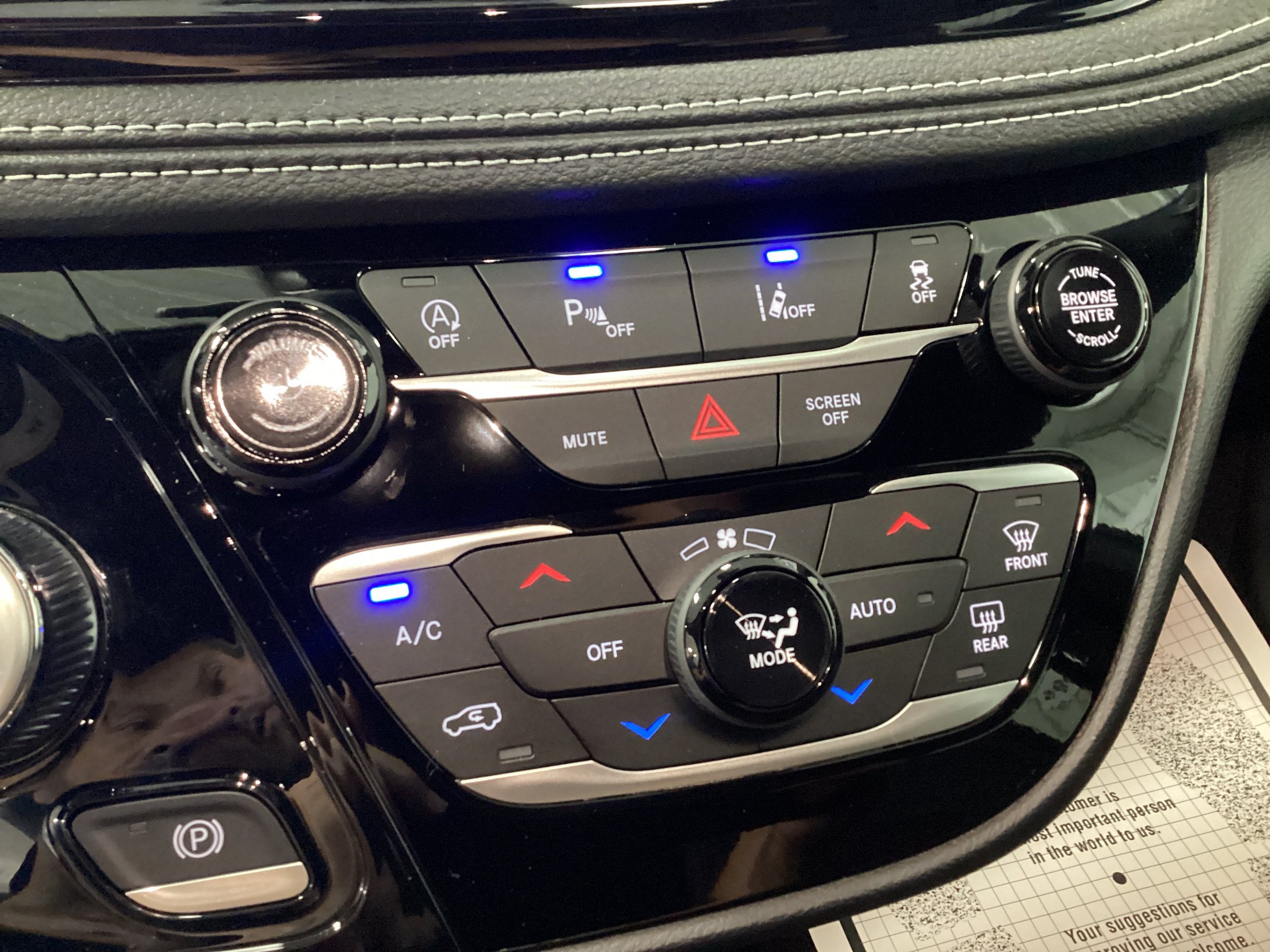 New 2027 Chrysler Pacifica Select w/ Family Tech Group AWD/4WD image 35
