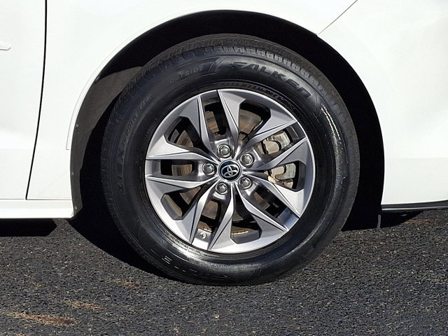 Used 2022 Toyota Sienna LE image 8