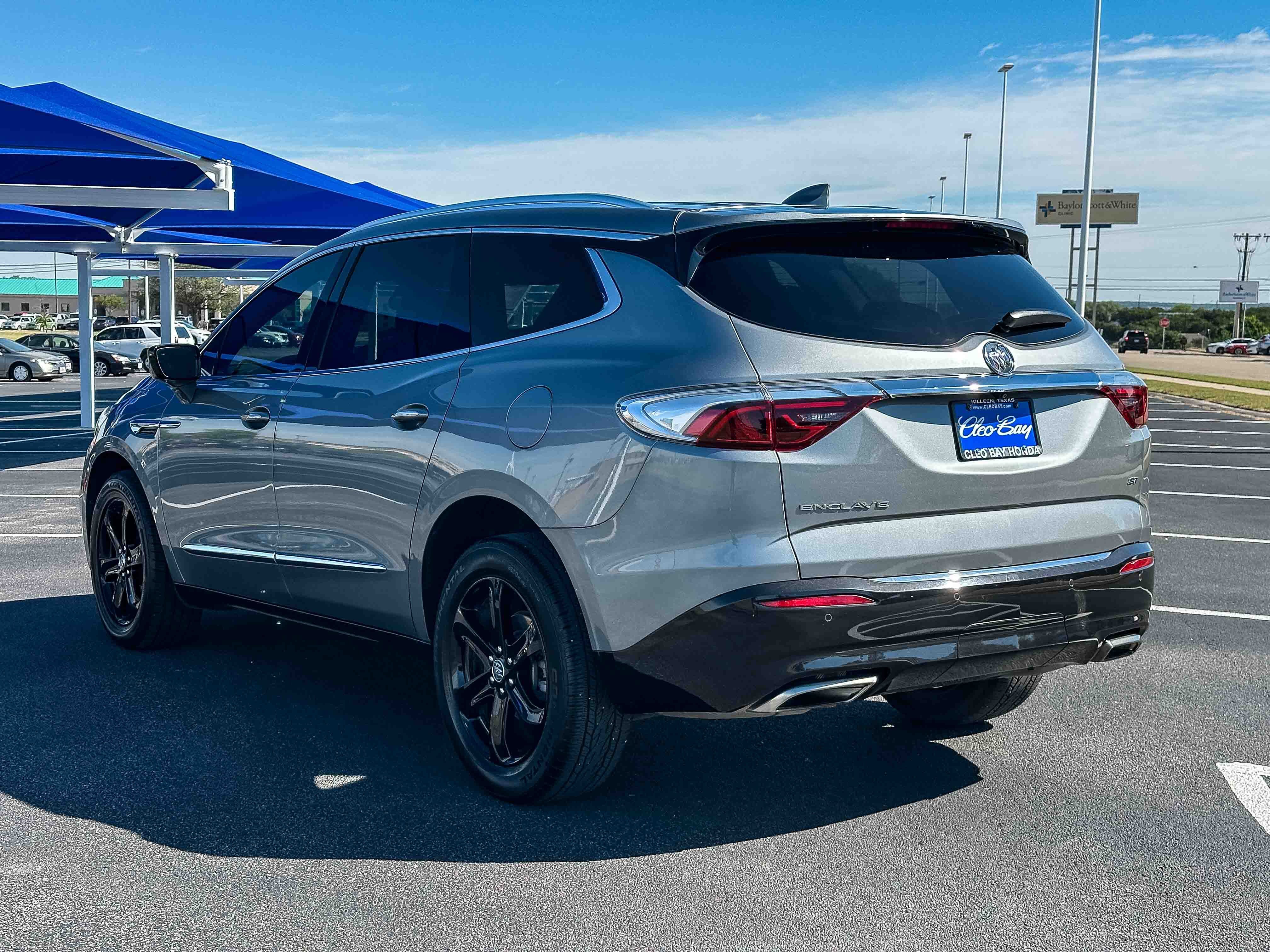 Used 2023 Buick Enclave Essence w/ Sport Touring Edition FWD image 8